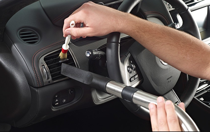 Vysávání interiéru